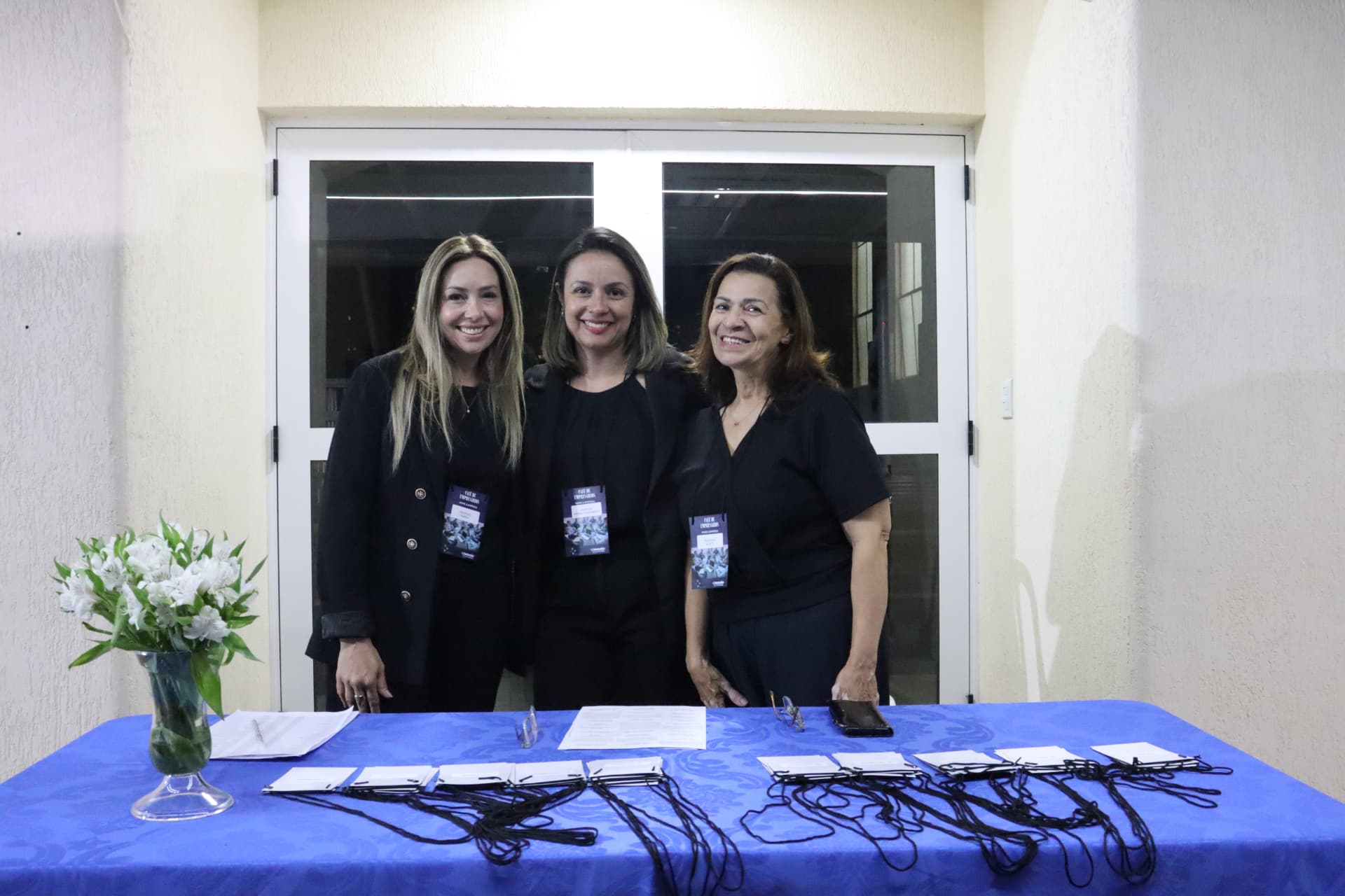 Equipe de recepção do Café Empresarial